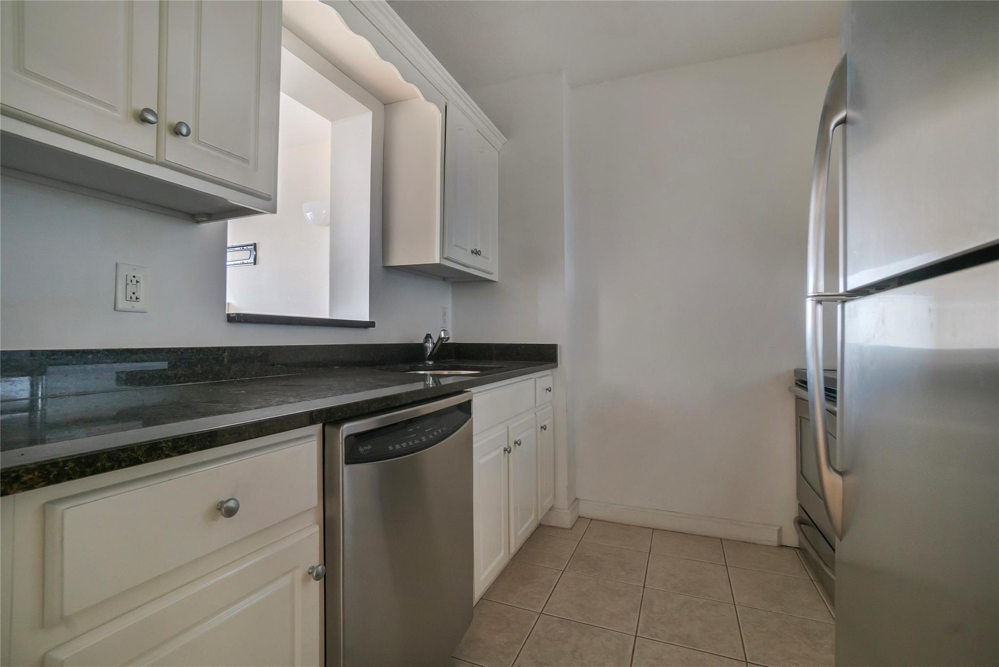 Condo Beach 117th  Queens, NY 11694, MLS-822180-3