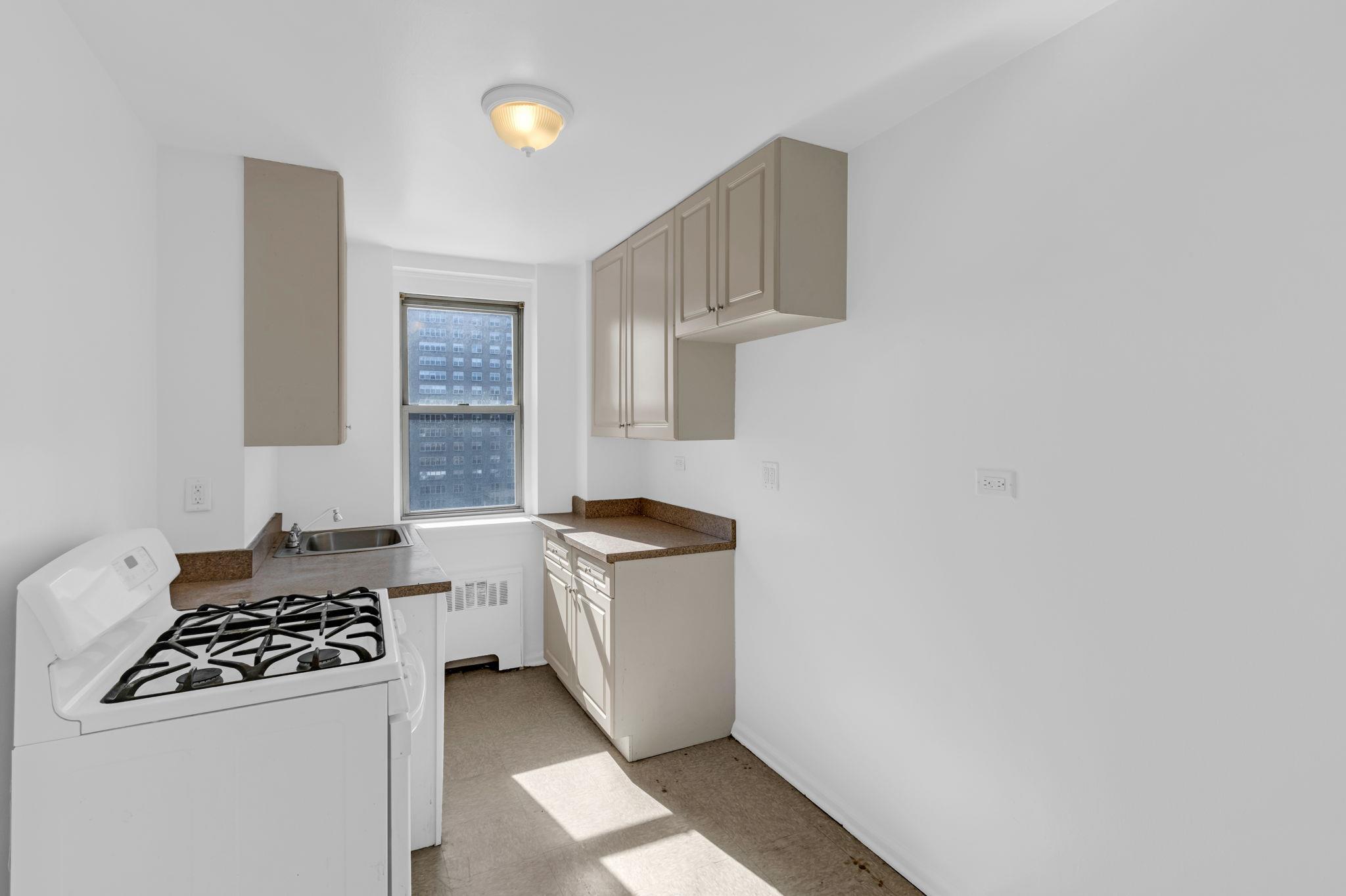 Coop Knolls  Bronx, NY 10463, MLS-822234-5