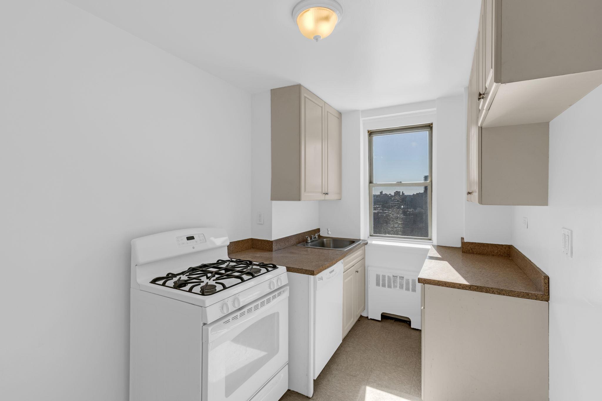 Coop Knolls  Bronx, NY 10463, MLS-822234-6