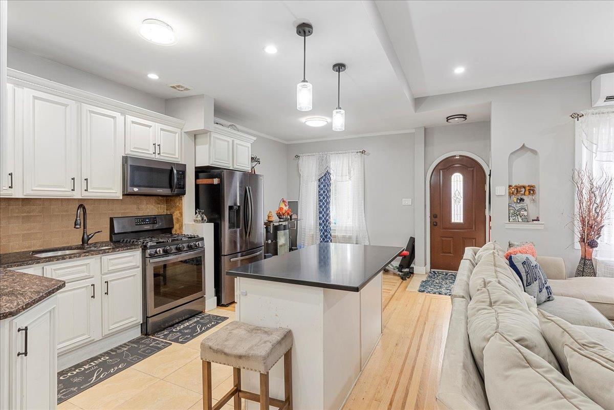 Single Family 59th  Brooklyn, NY 11203, MLS-822323-7