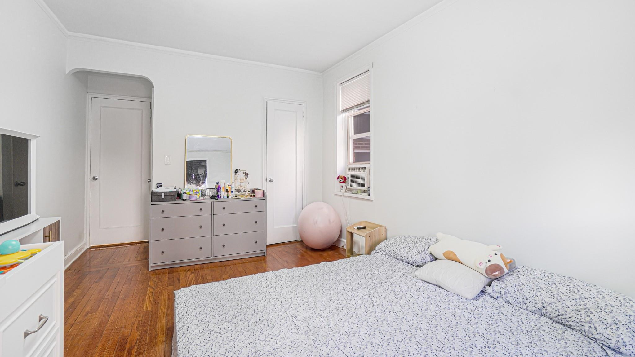 Coop Boston  Bronx, NY 10462, MLS-822466-5
