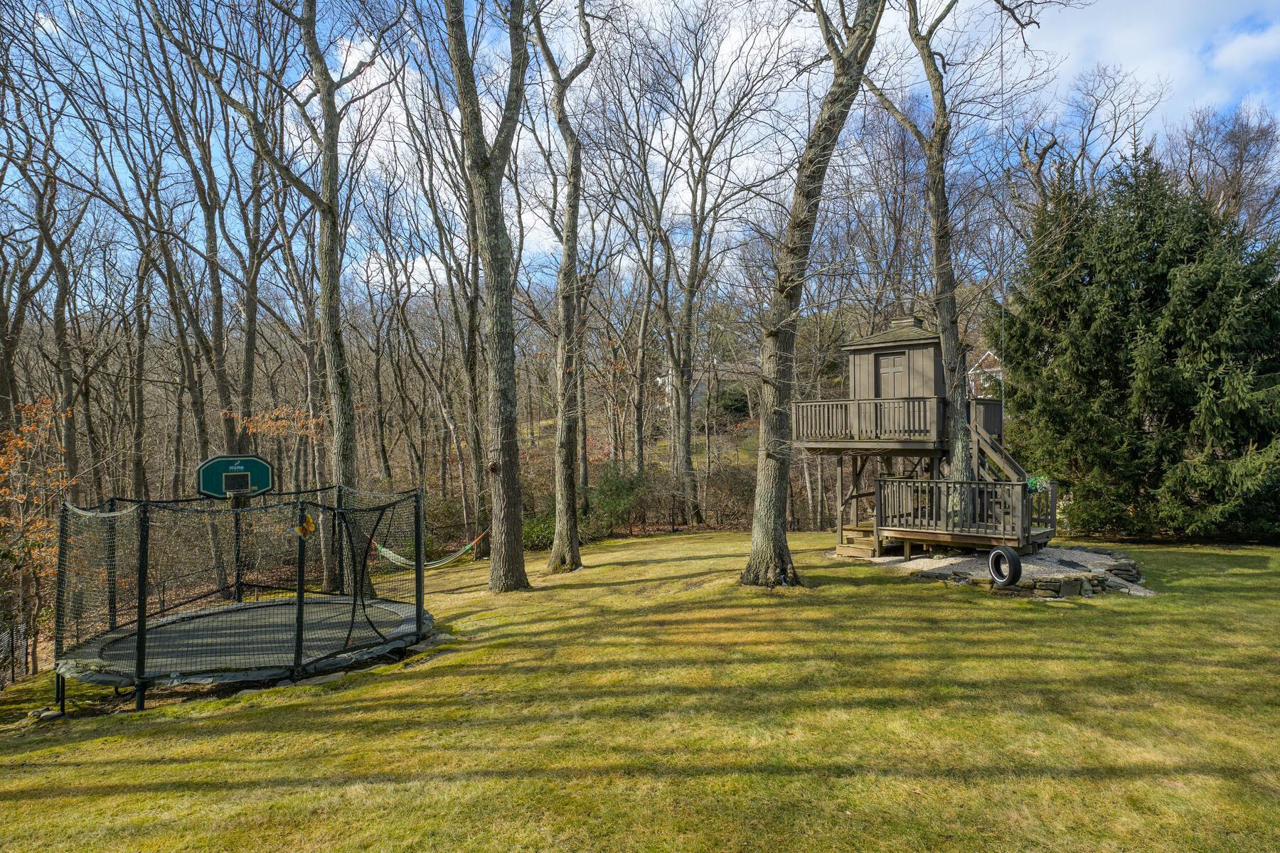 Single Family Laurel  Nassau County, NY 11791, MLS-822538-41