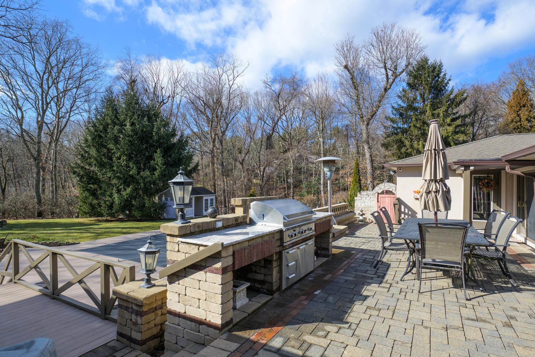 Single Family Laurel  Nassau County, NY 11791, MLS-822538-43