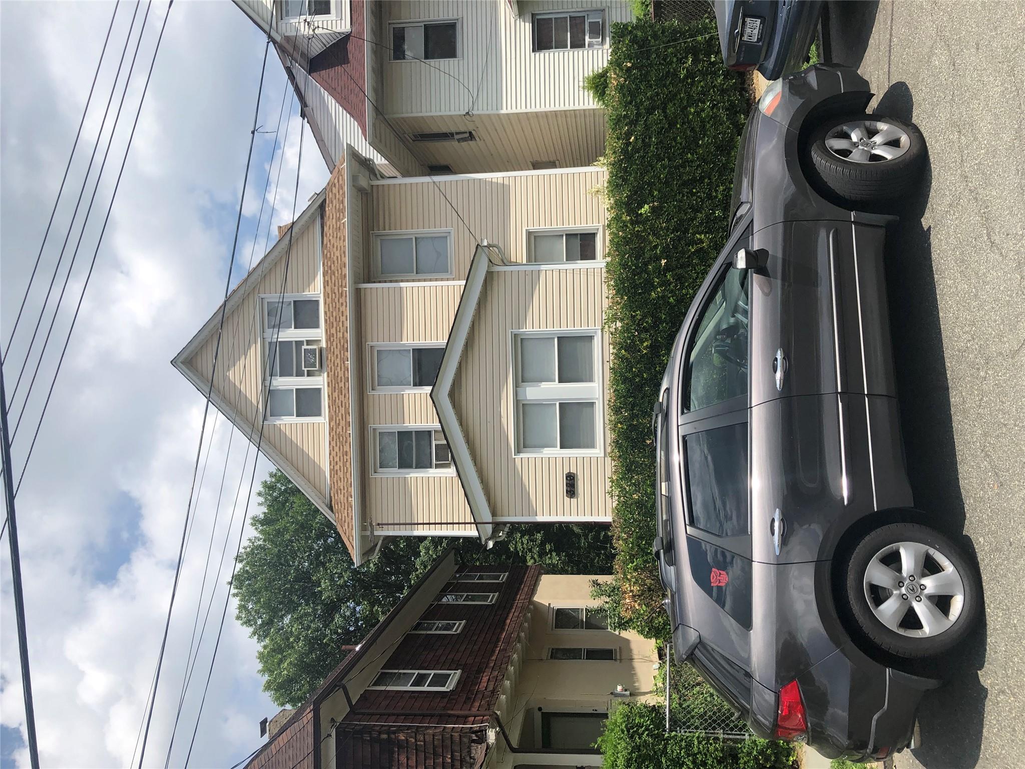 Single Family in Mount Vernon - Union  Westchester County, NY 10550