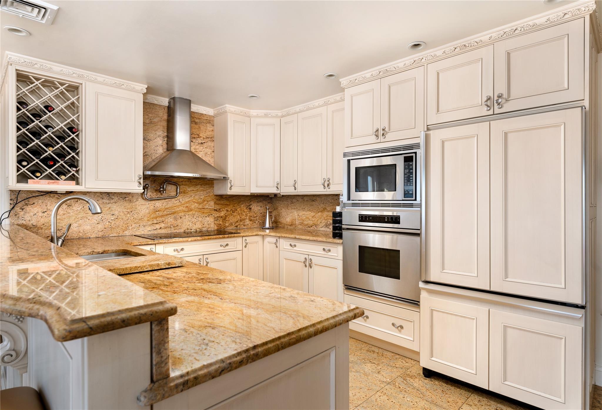 Single Family Oak Point  Nassau County, NY 11709, MLS-822776-10