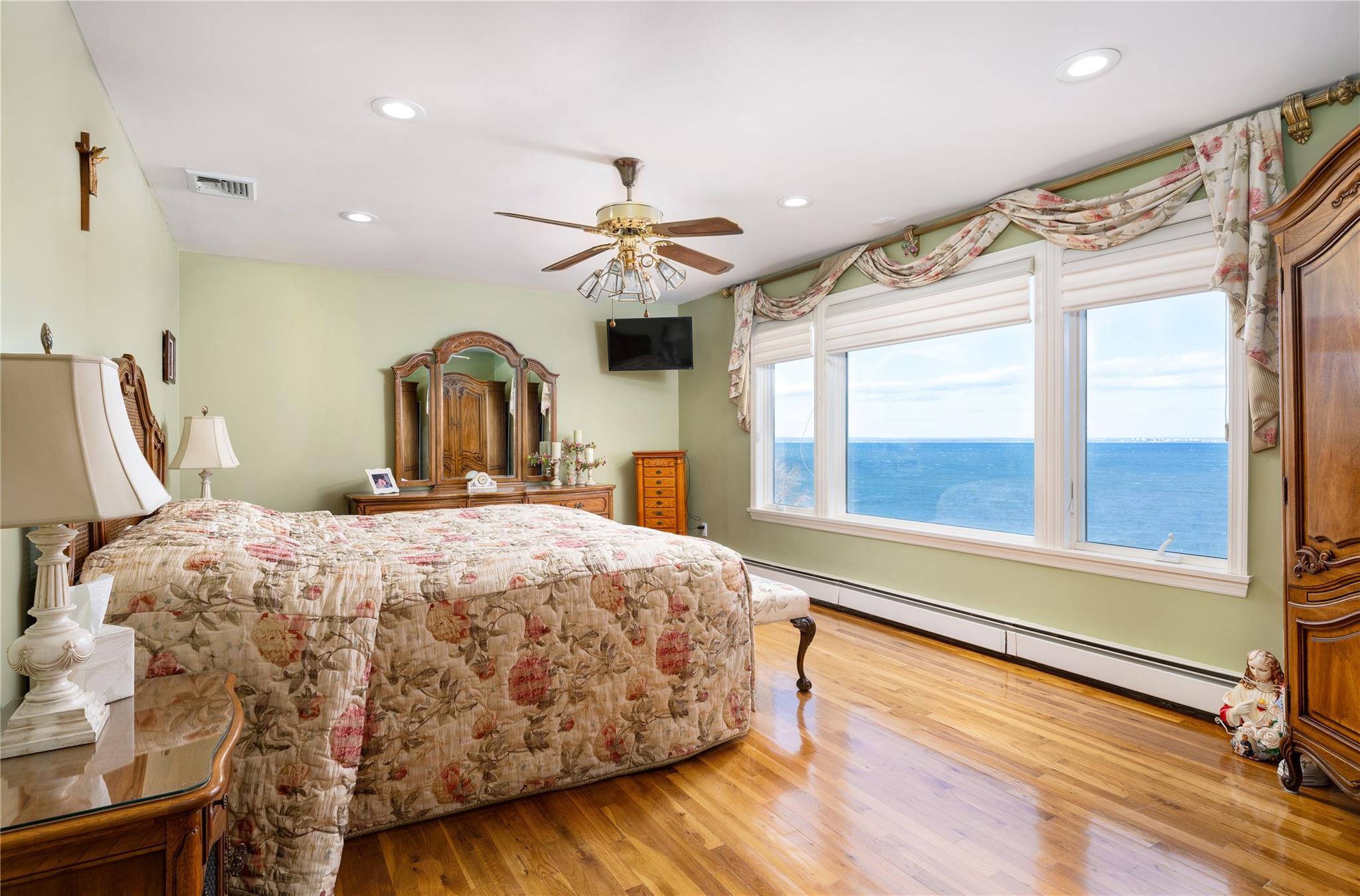 Single Family Oak Point  Nassau County, NY 11709, MLS-822776-15