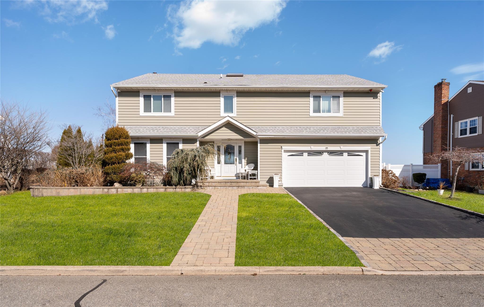 Single Family Oak Point  Nassau County, NY 11709, MLS-822776-24