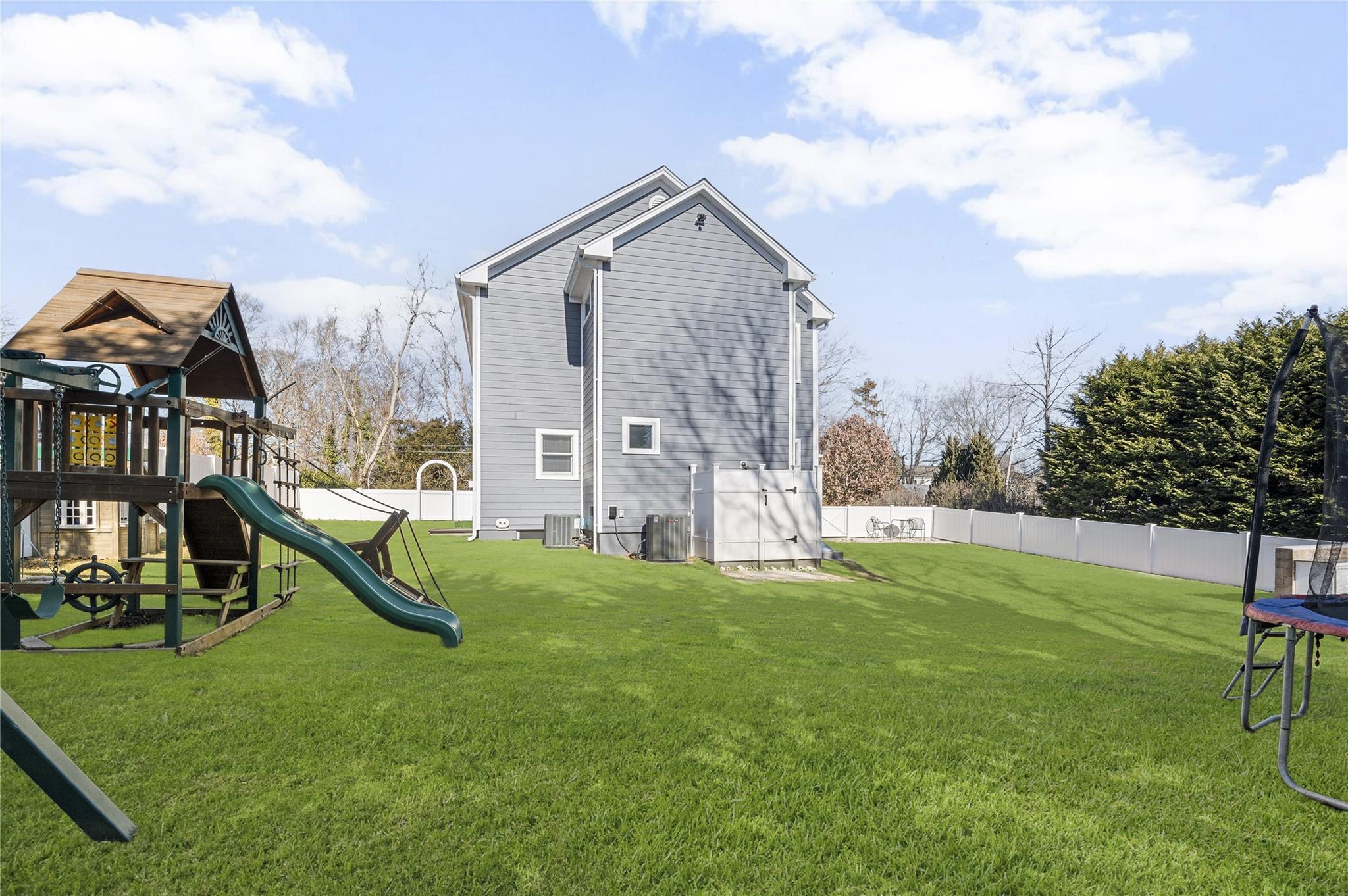Single Family Captain Kidd  Suffolk County, NY 11952, MLS-822831-36
