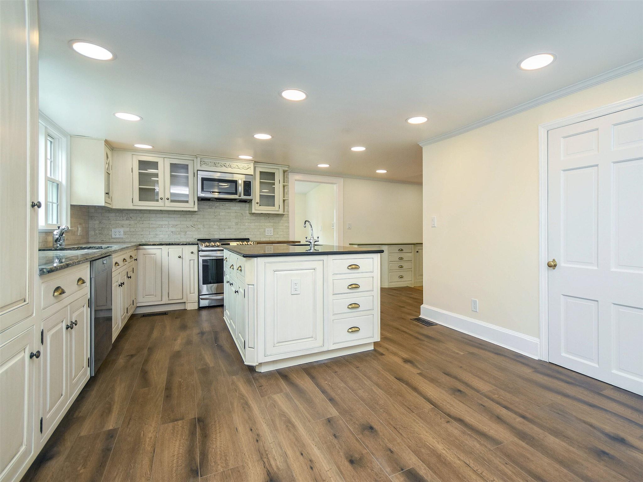 Apartment Pinetree  Nassau County, NY 11568, MLS-822855-11