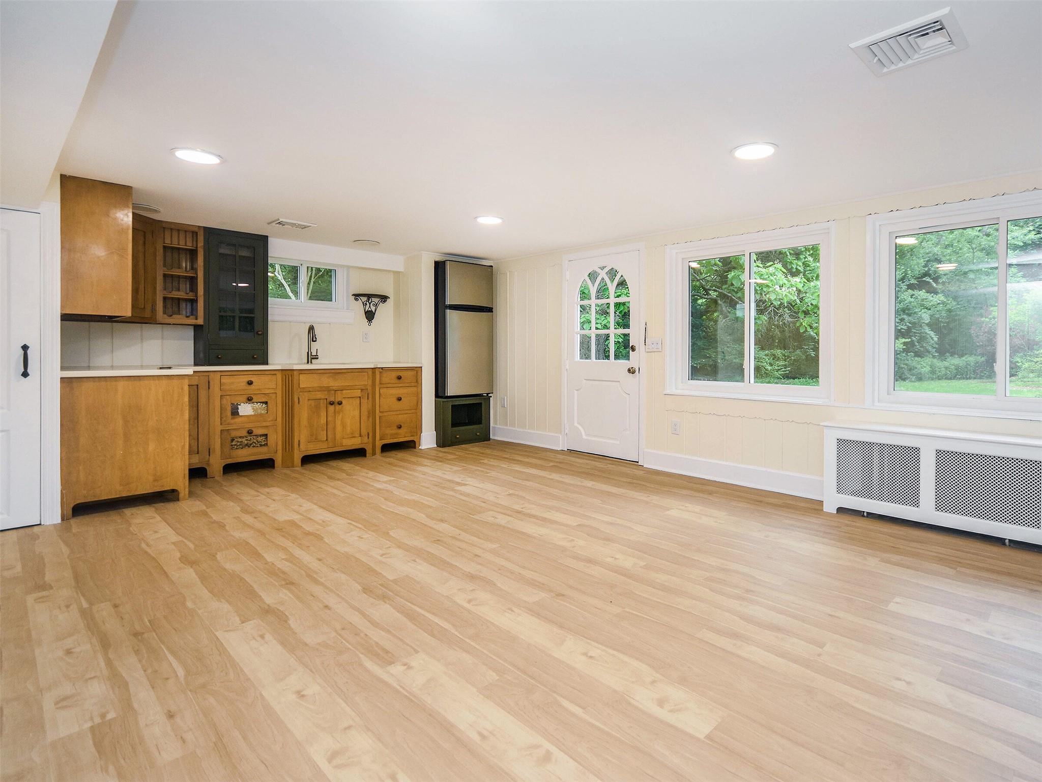Apartment Pinetree  Nassau County, NY 11568, MLS-822855-12