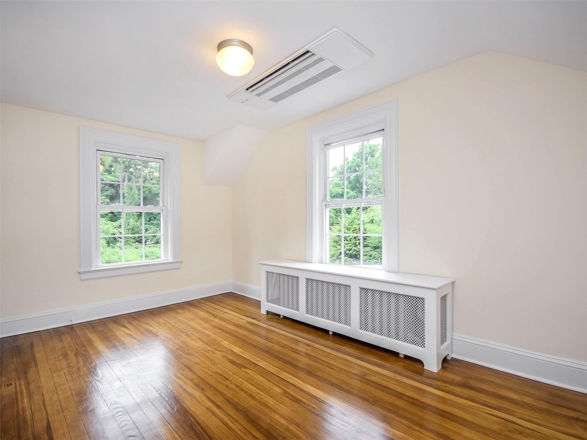 Apartment Pinetree  Nassau County, NY 11568, MLS-822855-25