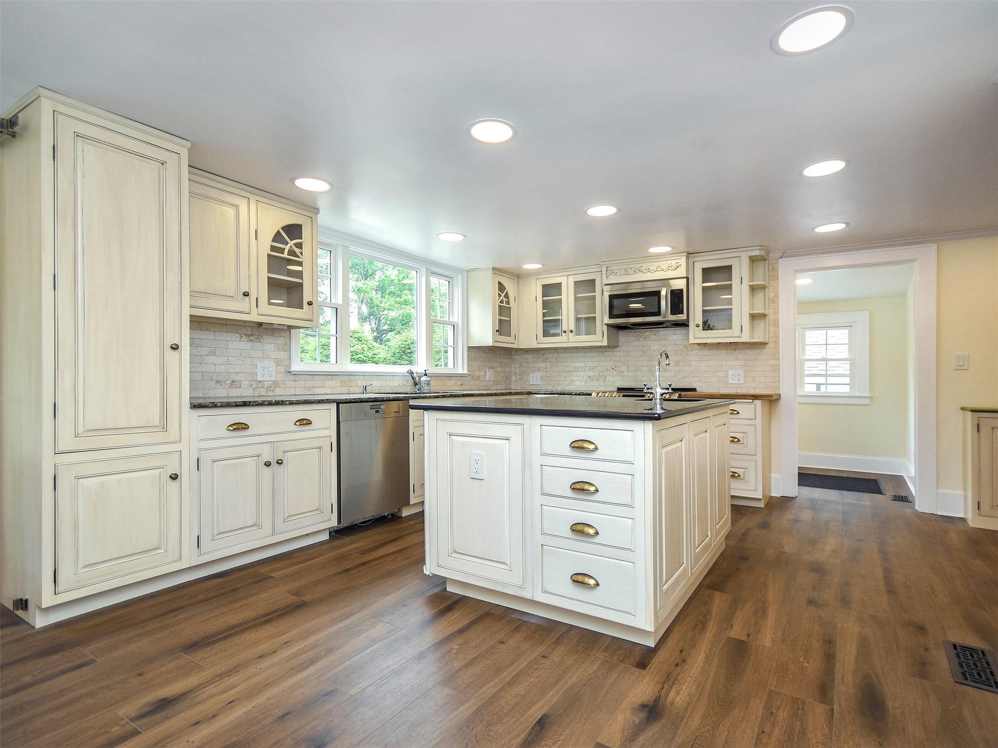 Apartment Pinetree  Nassau County, NY 11568, MLS-822855-8