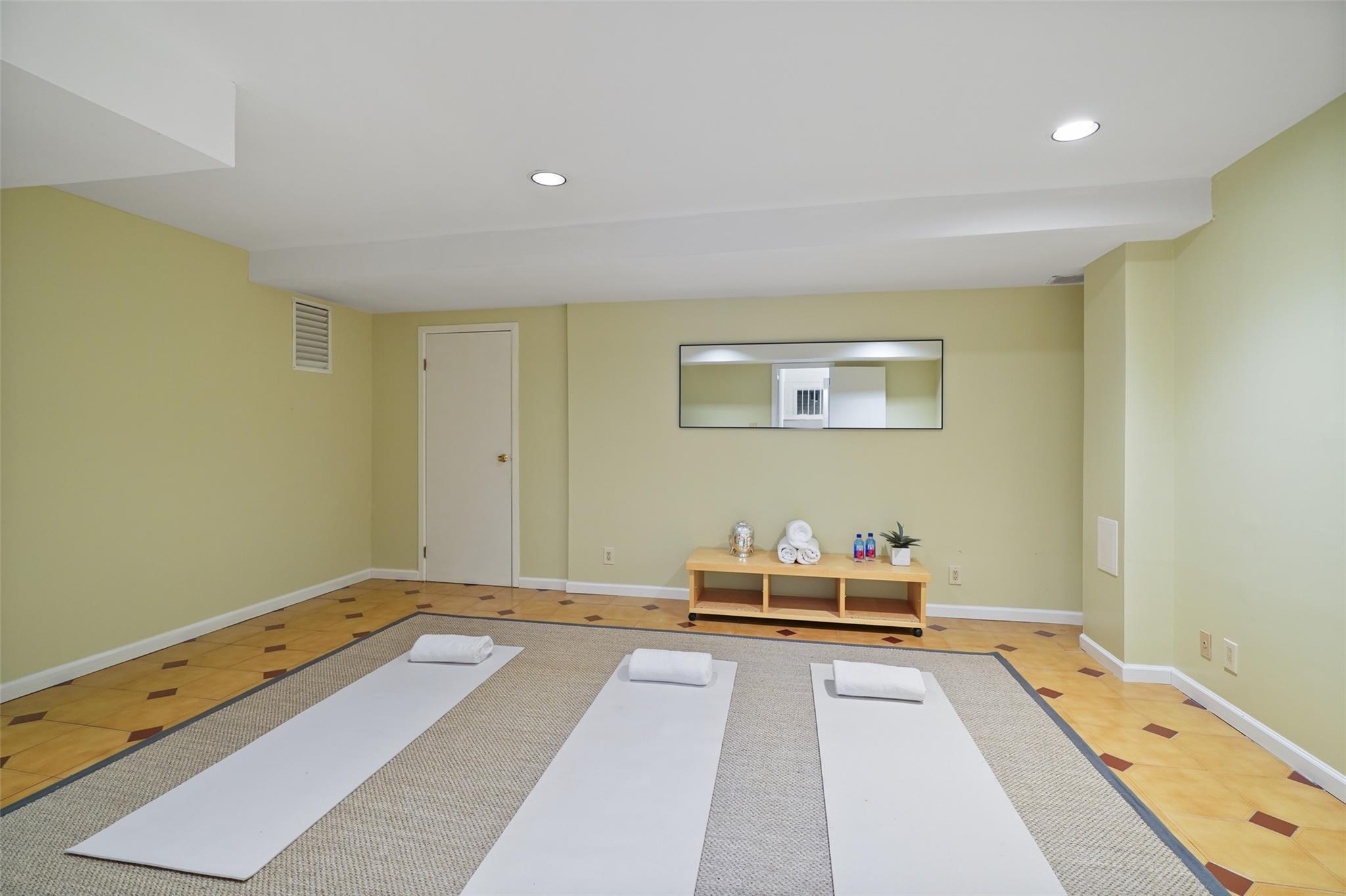 Single Family Lakeside  Westchester County, NY 10580, MLS-823716-23