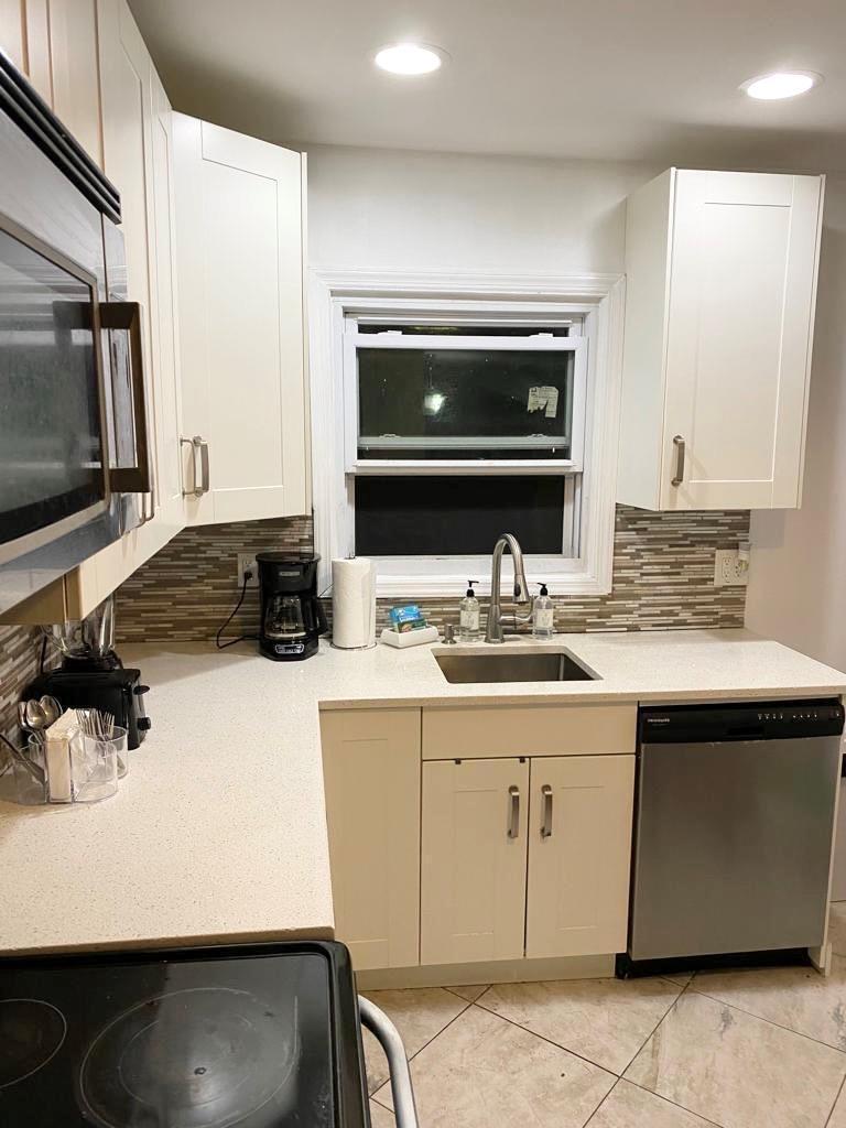 Single Family Ave  Queens, NY 11432, MLS-823930-6