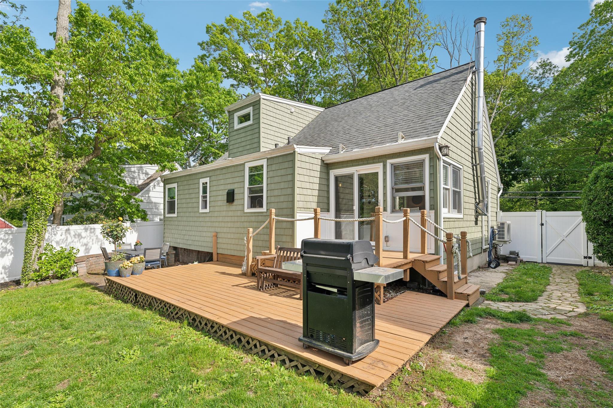 Single Family Tuscarora  Suffolk County, NY 11721, MLS-823939-33