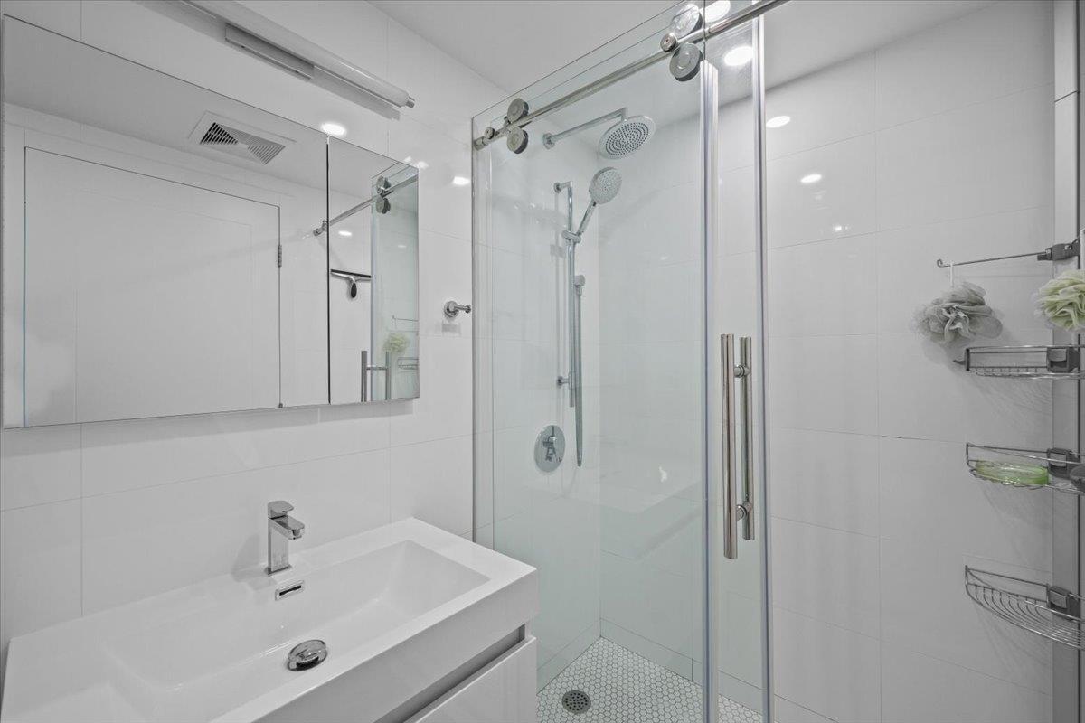 Condo Pinehurst  Manhattan, NY 10033, MLS-824060-16