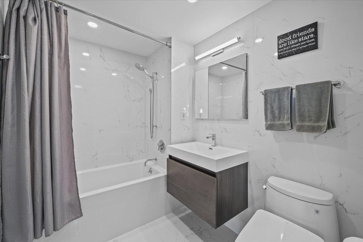 Condo Pinehurst  Manhattan, NY 10033, MLS-824060-17