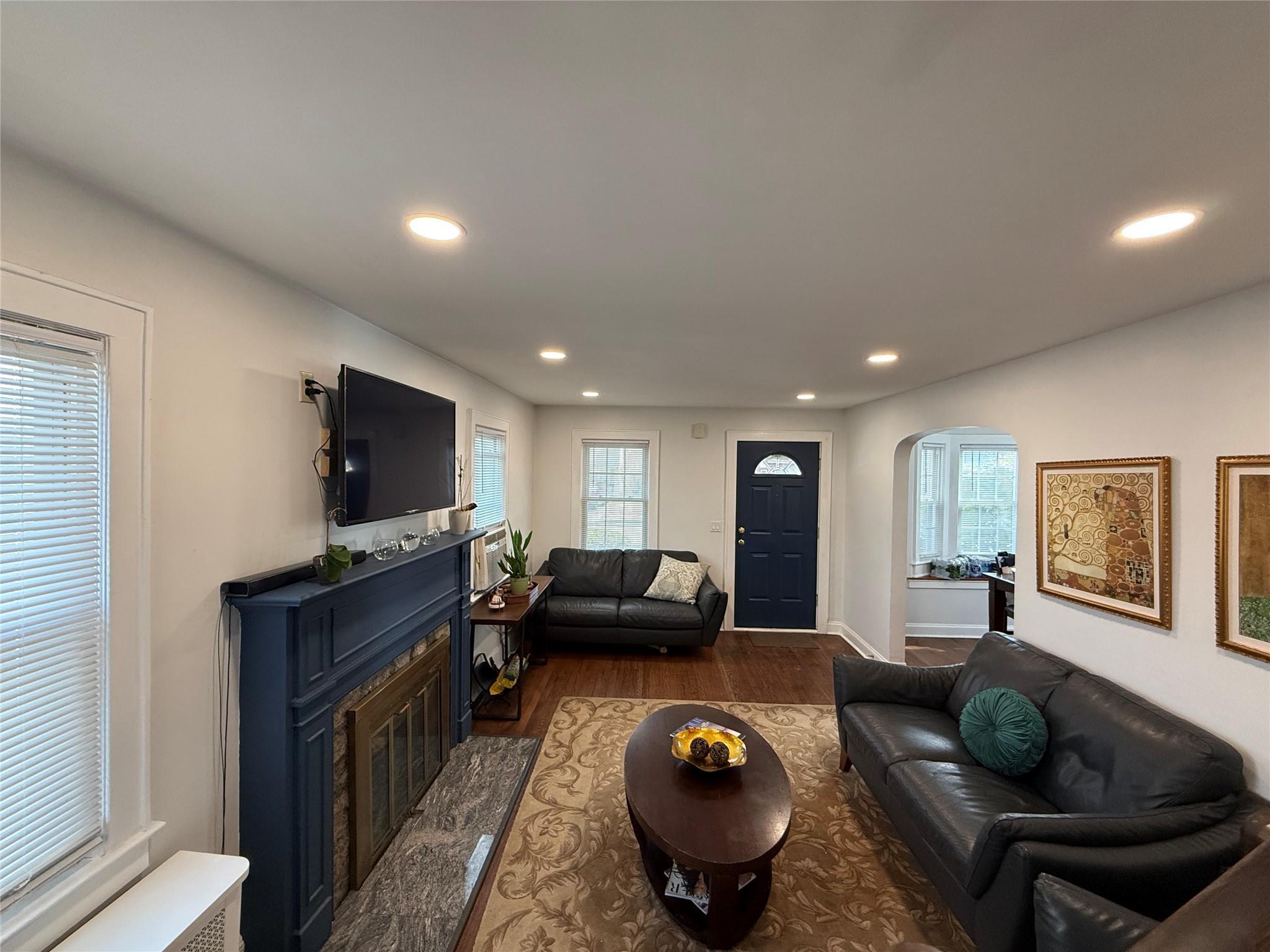 Single Family Grove  Nassau County, NY 11580, MLS-824243-11