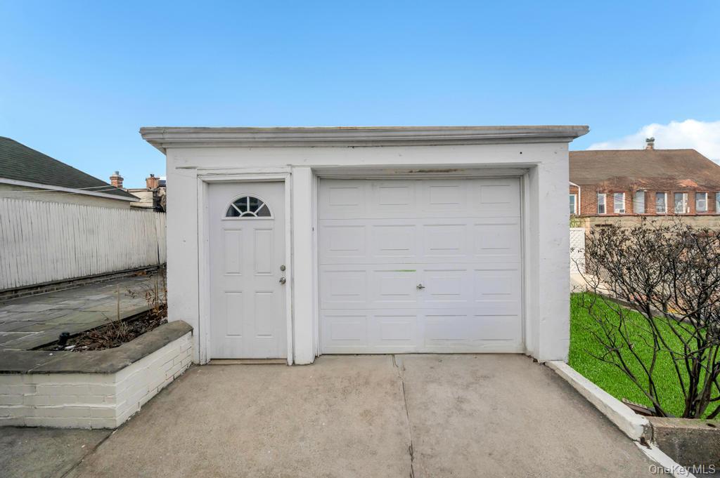 Single Family 67th Road Queens, NY 11379, MLS-824466-40