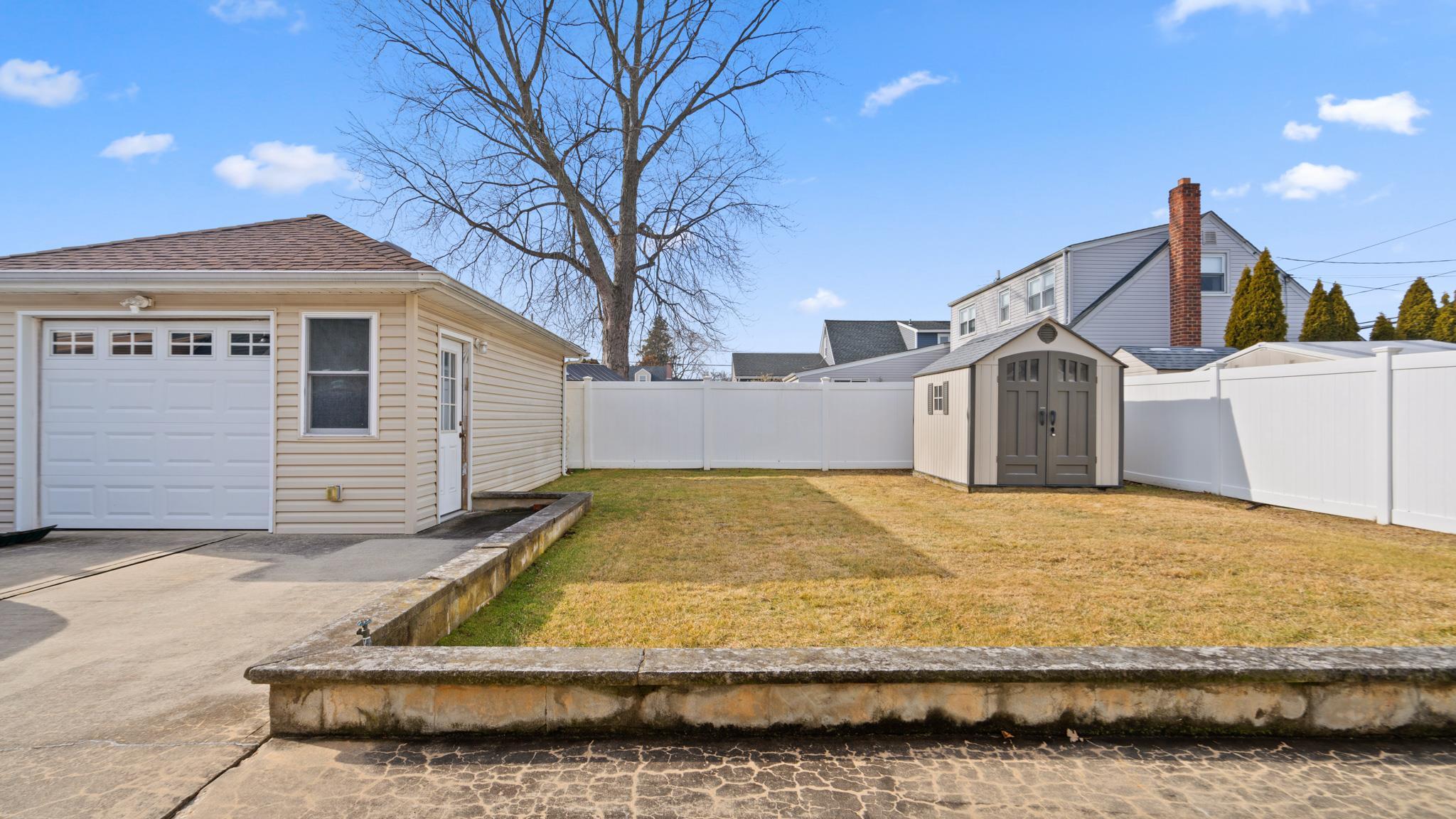 Single Family Whaley  Nassau County, NY 11714, MLS-824519-20