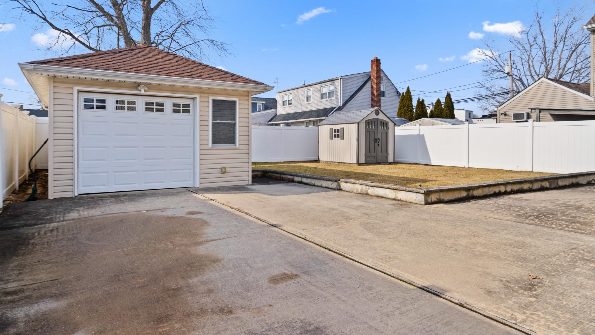 Single Family Whaley  Nassau County, NY 11714, MLS-824519-21