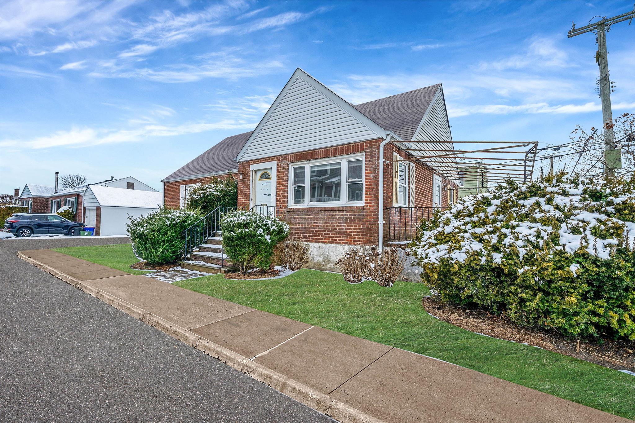 Single Family Vinton  Nassau County, NY 11561, MLS-824521-2