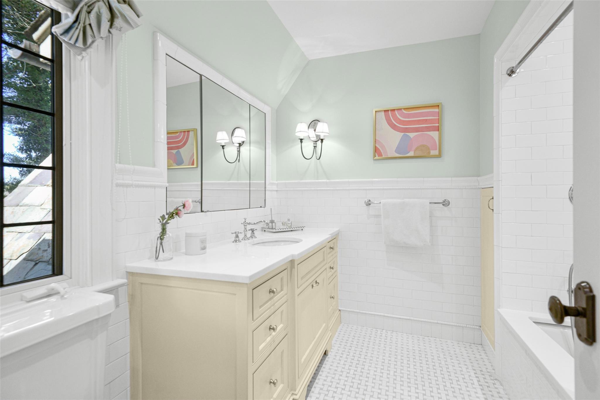 Single Family Murray Hill  Westchester County, NY 10583, MLS-824564-26