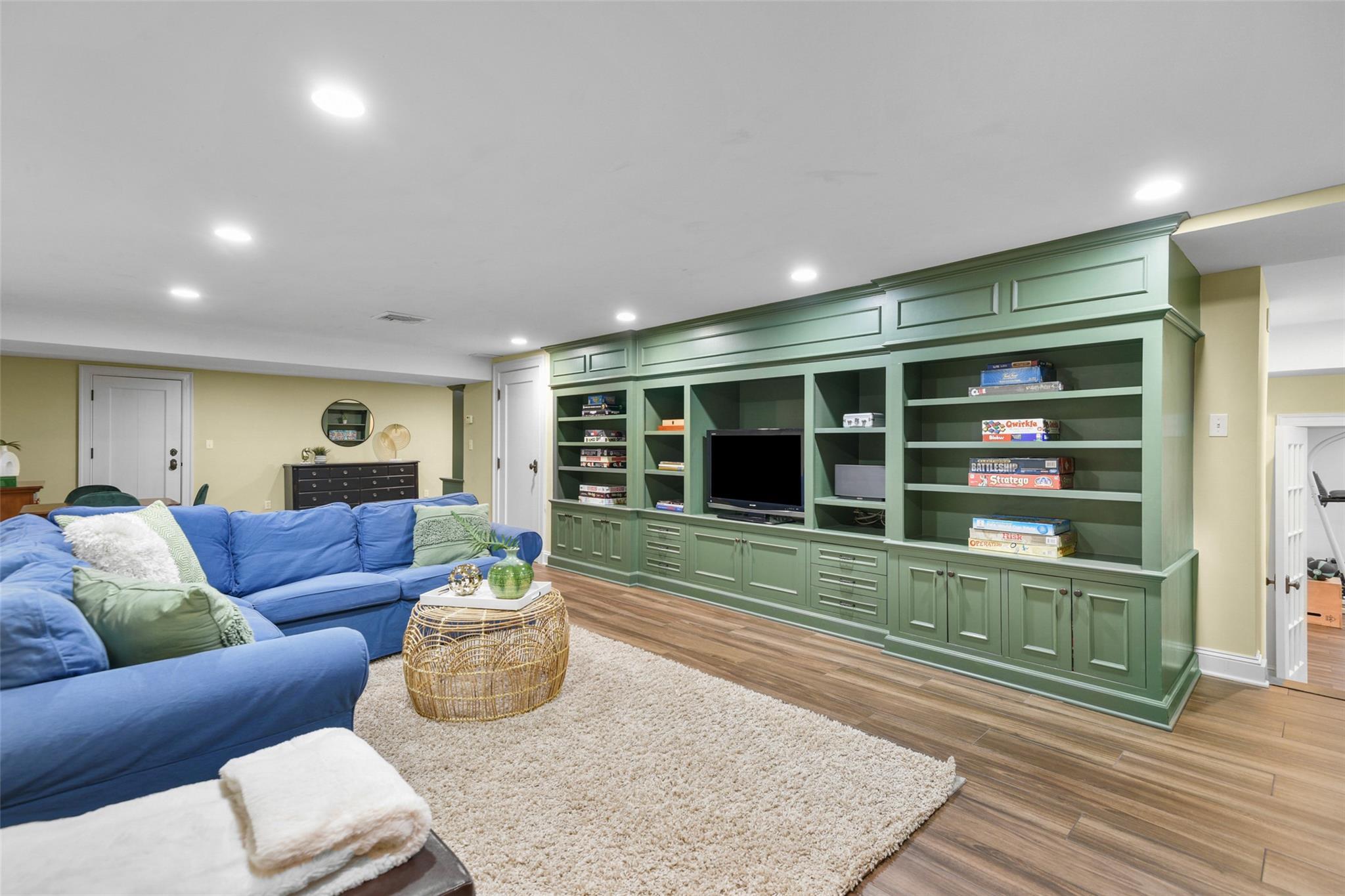 Single Family Murray Hill  Westchester County, NY 10583, MLS-824564-34