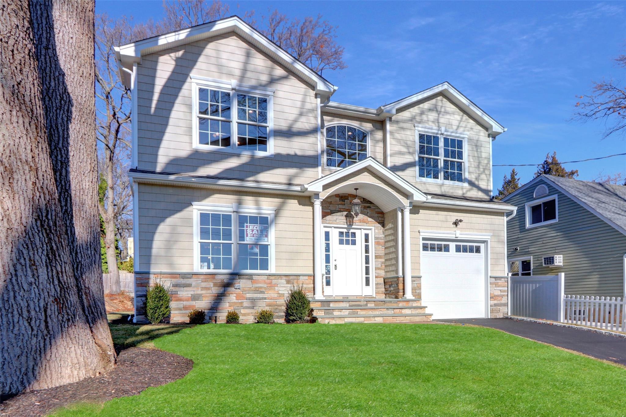 Single Family Hickory  Nassau County, NY 11709, MLS-824639-2