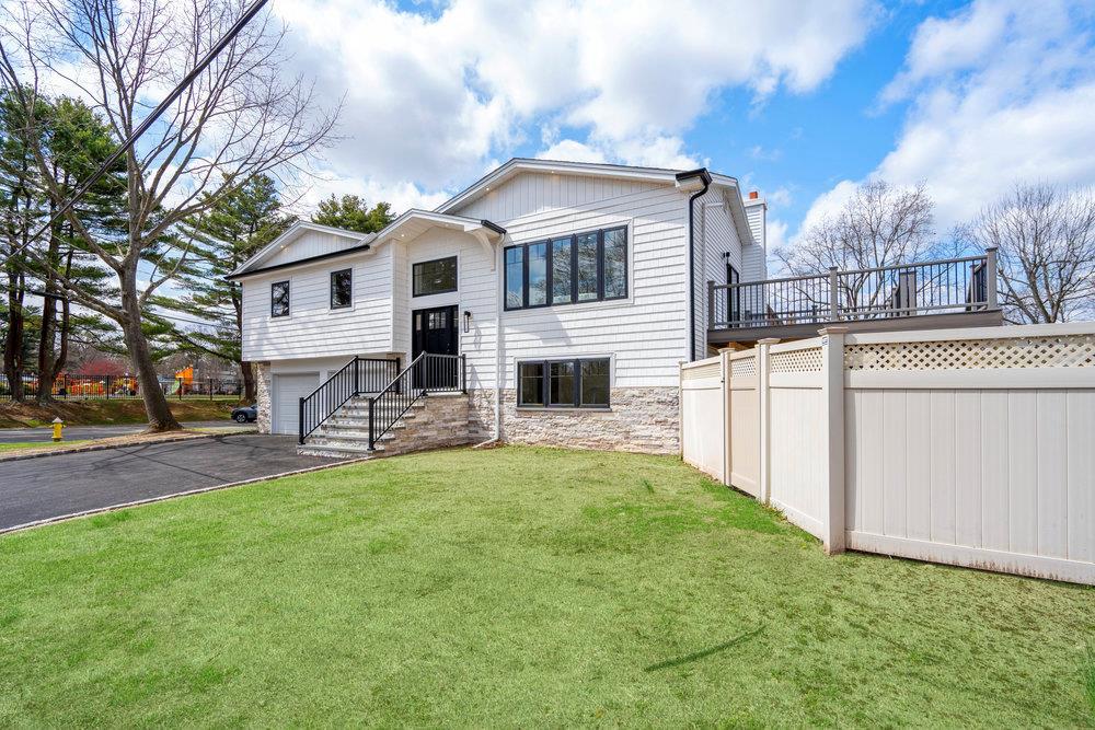 Single Family Valley  Suffolk County, NY 11743, MLS-824700-27