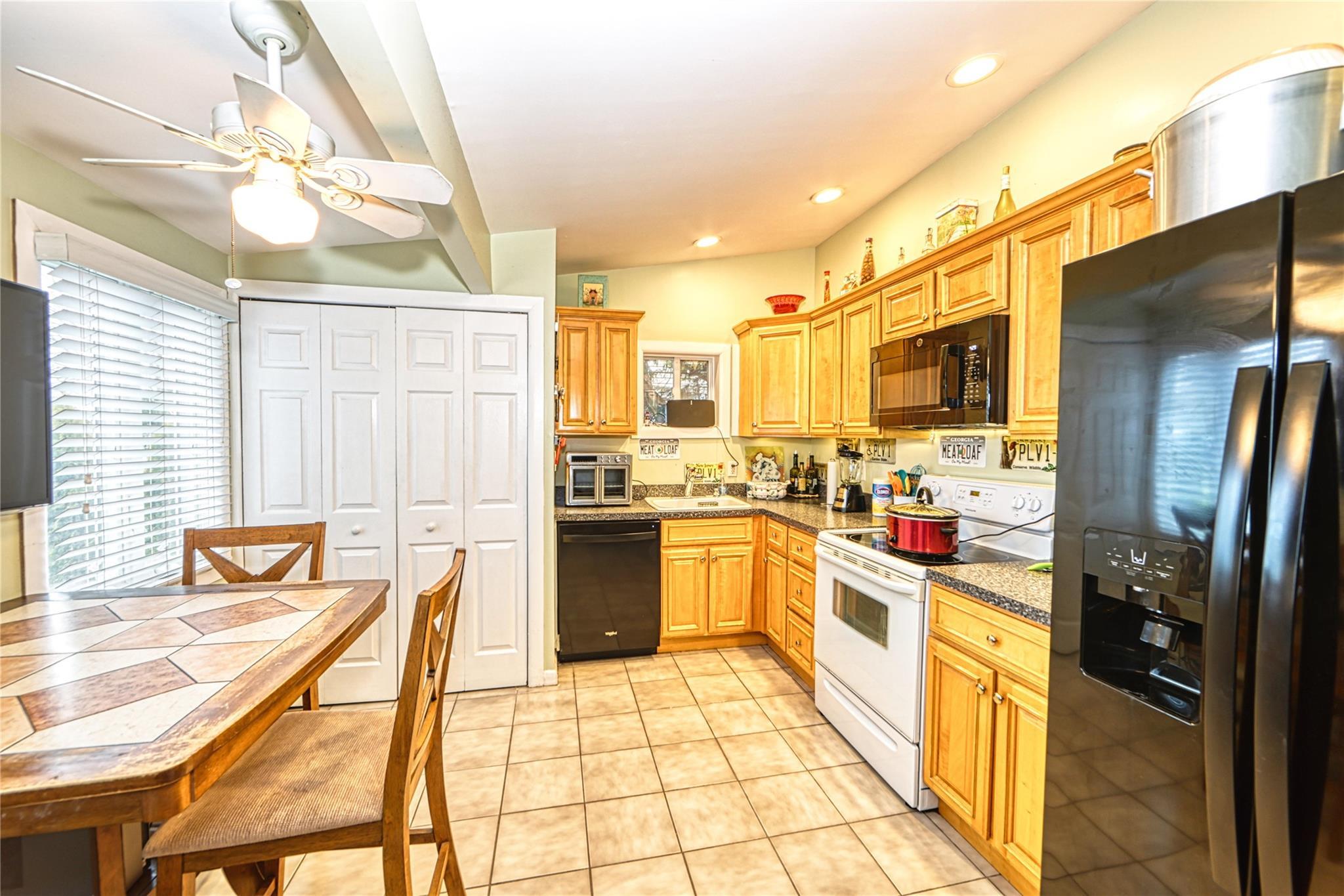 Single Family Fairlawn  Suffolk County, NY 11967, MLS-824740-4