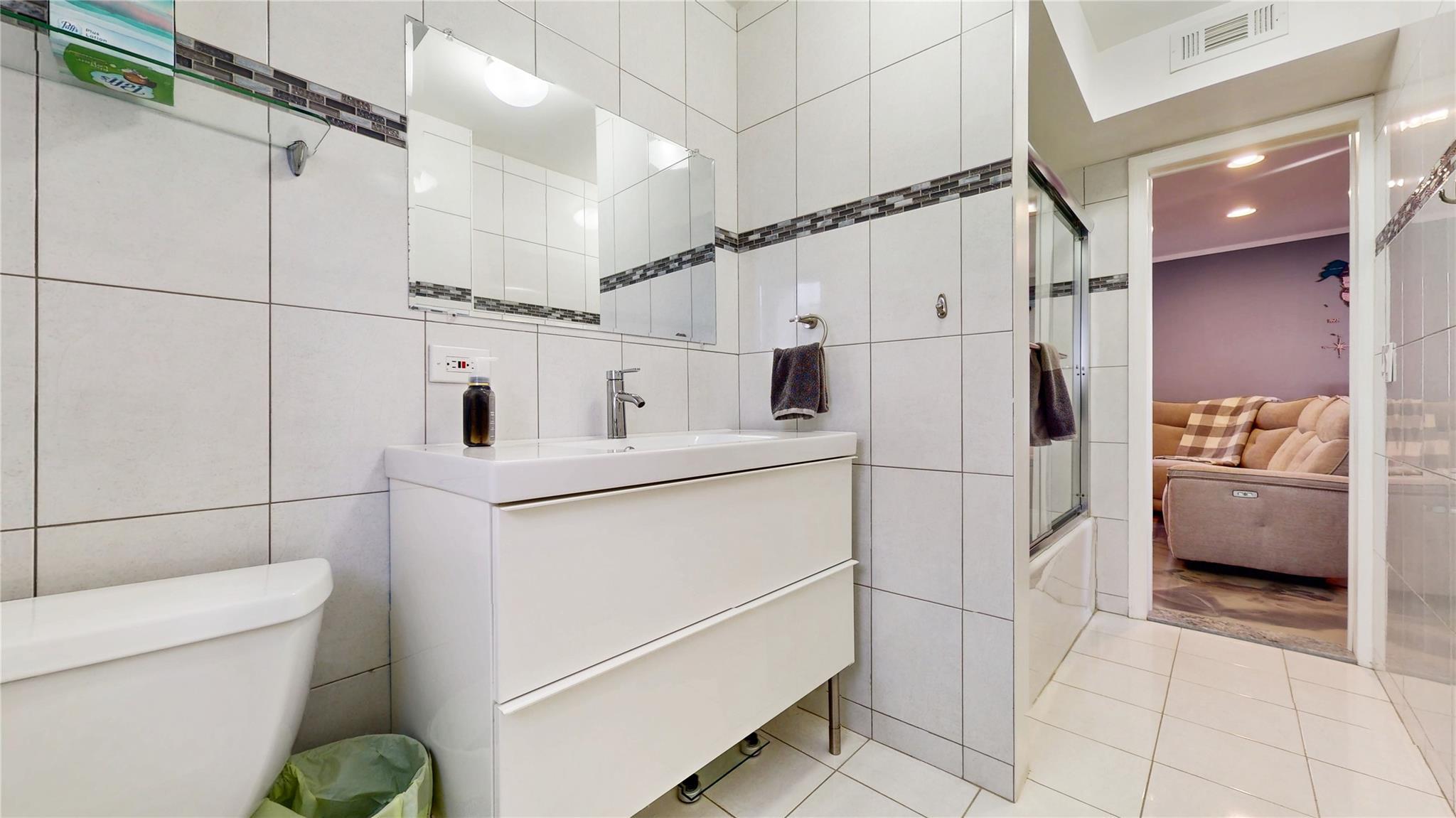 Single Family 90th  Queens, NY 11414, MLS-824950-23