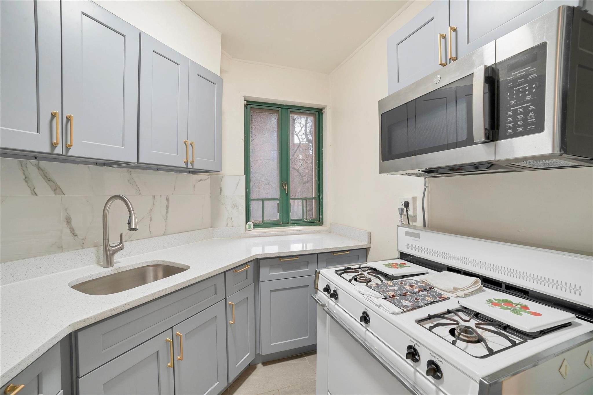 Condo Purdy  Bronx, NY 10462, MLS-825017-14
