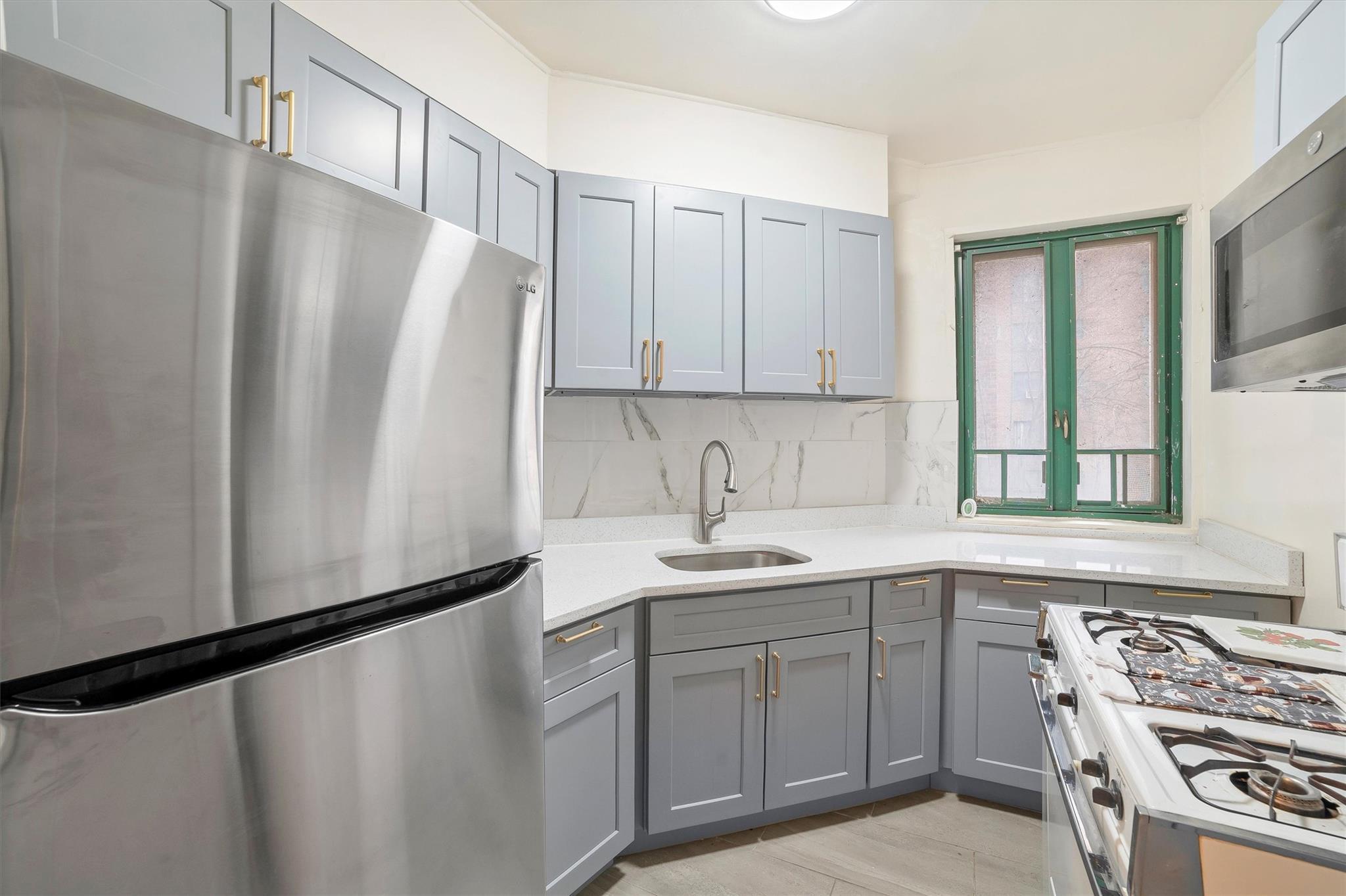 Condo Purdy  Bronx, NY 10462, MLS-825017-15