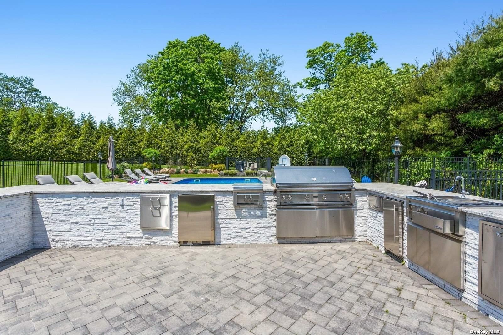 Single Family Hewlett Neck  Nassau County, NY 11598, MLS-825060-24