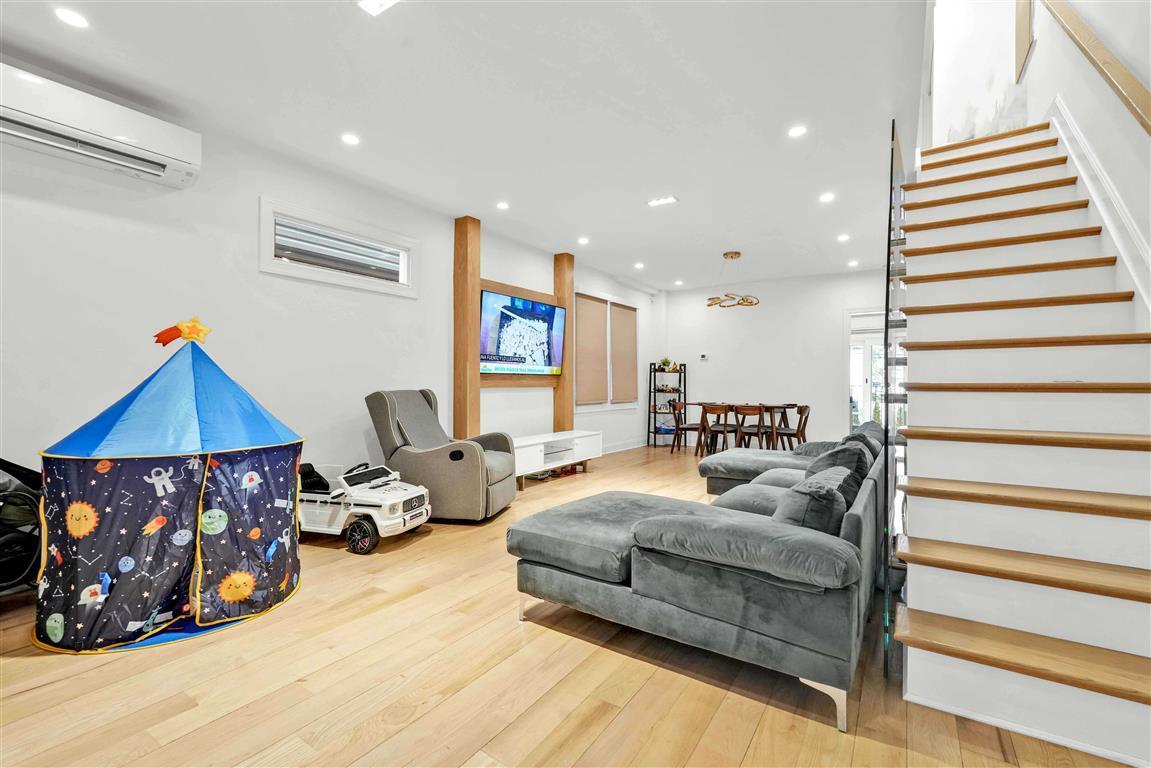 Single Family 124  Queens, NY 11415, MLS-825267-10