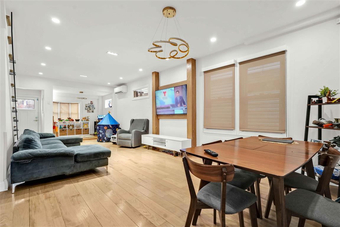 Single Family 124  Queens, NY 11415, MLS-825267-12