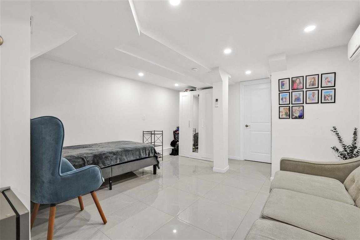 Single Family 124  Queens, NY 11415, MLS-825267-28