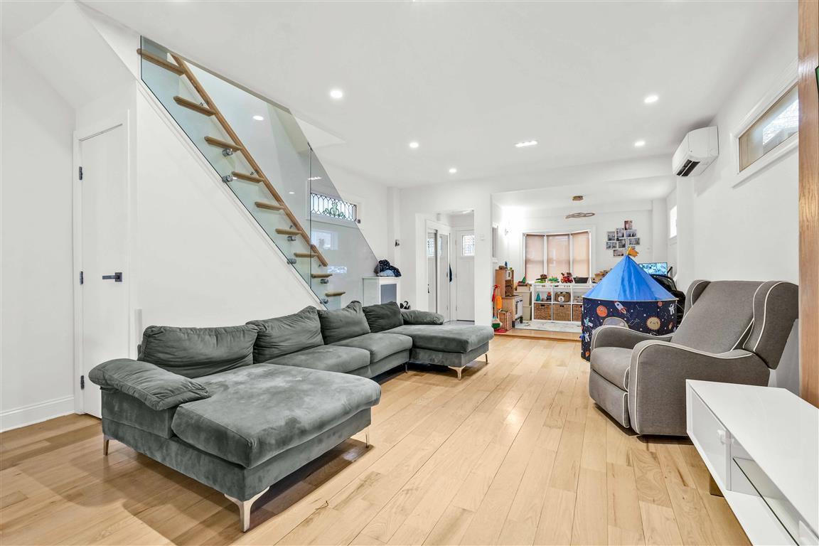Single Family 124  Queens, NY 11415, MLS-825267-9