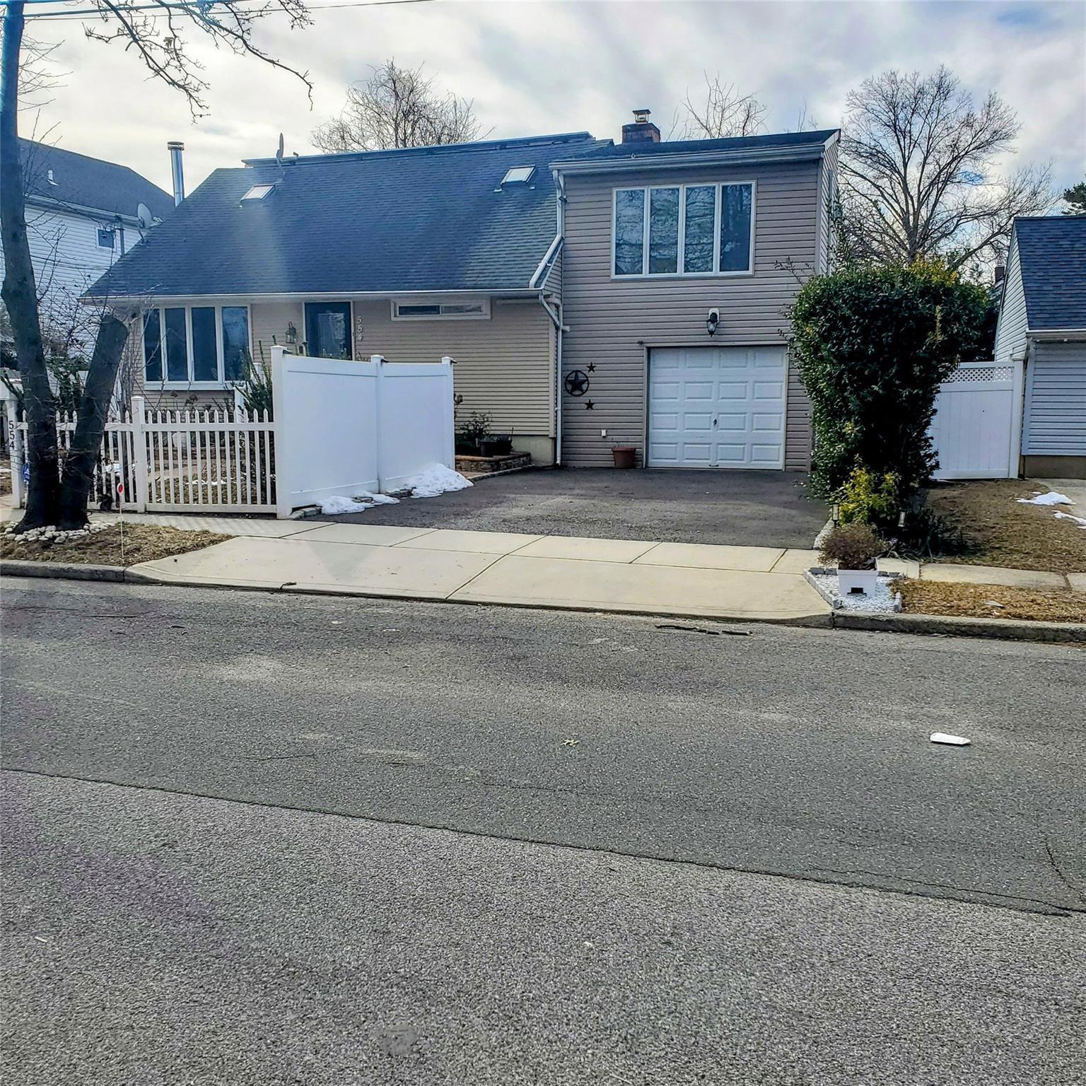 Single Family Grant  Nassau County, NY 11552, MLS-825510-2