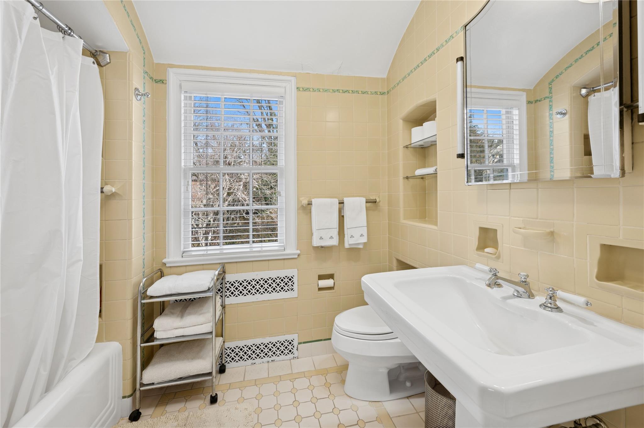 Single Family Hampshire Westchester County, NY 10708, MLS-825519-25