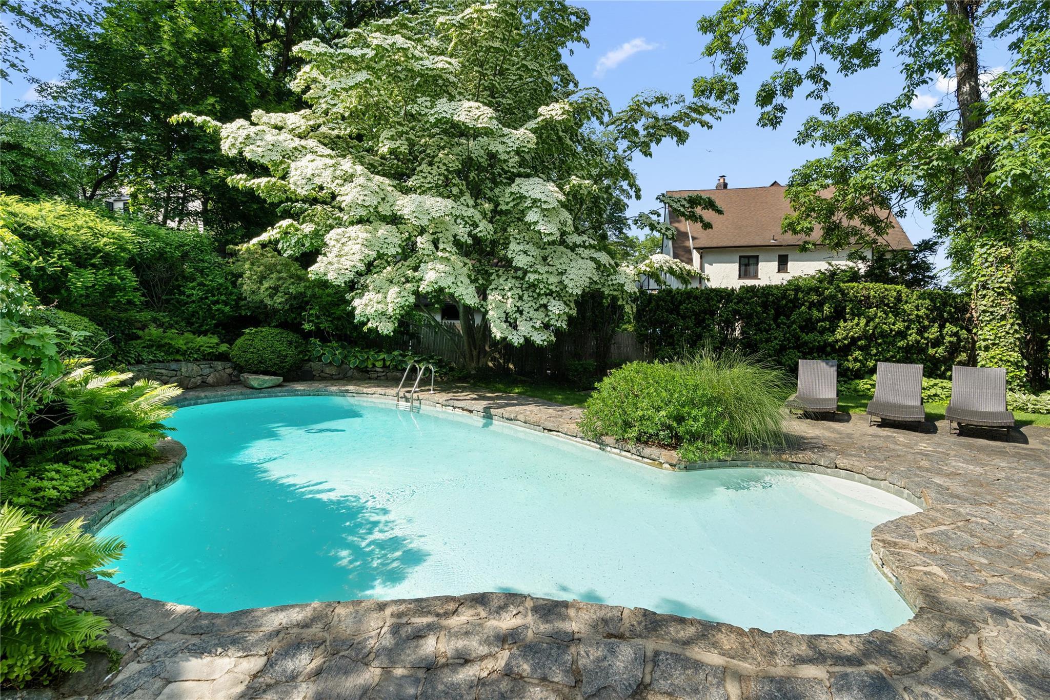 Single Family Hampshire Westchester County, NY 10708, MLS-825519-37