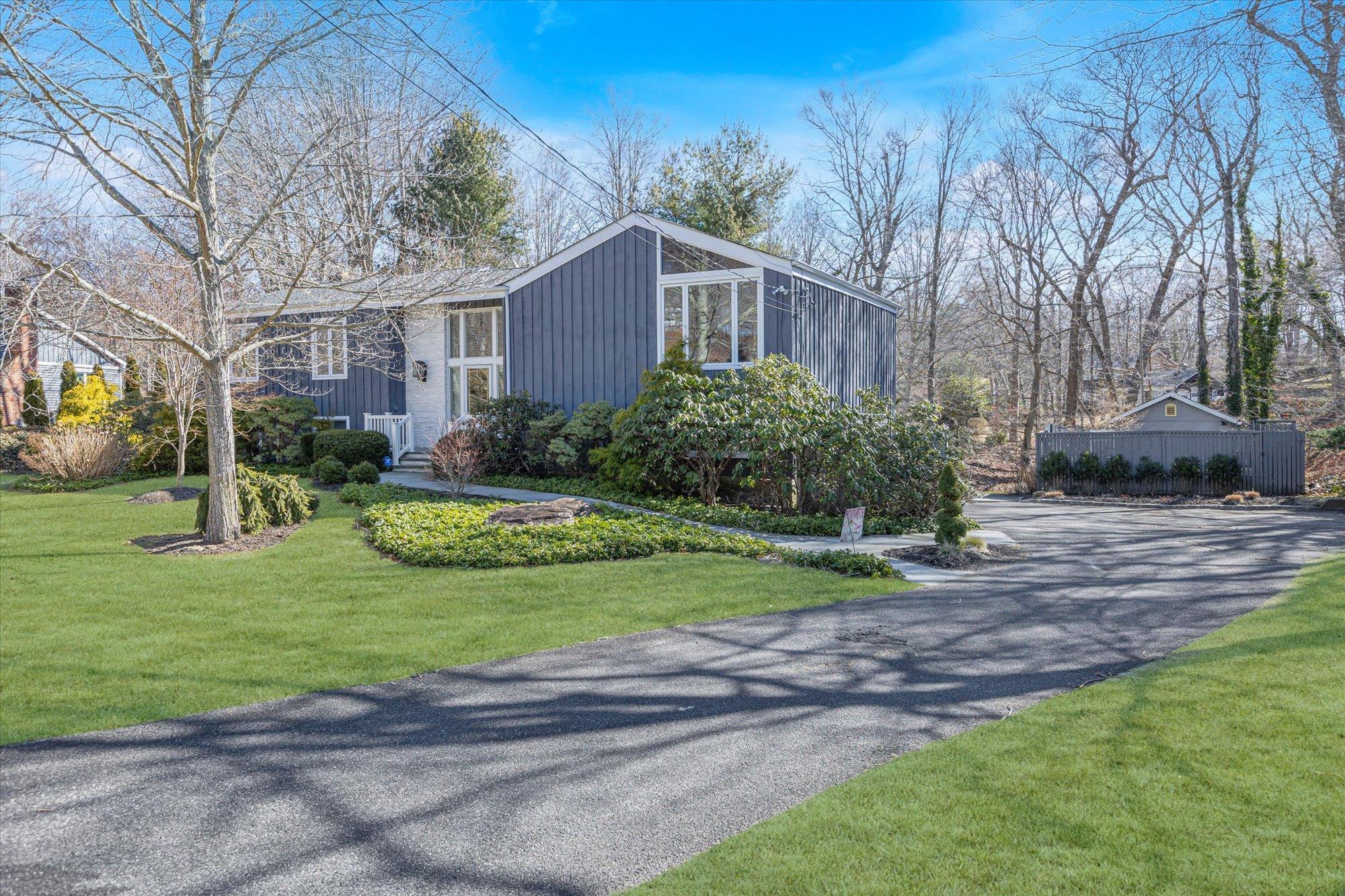 Single Family Linda  Suffolk County, NY 11901, MLS-825550-2