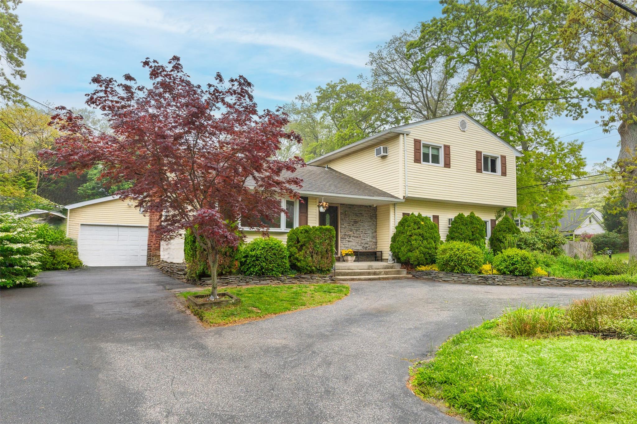 Single Family Shamrock  Suffolk County, NY 11778, MLS-825596-2