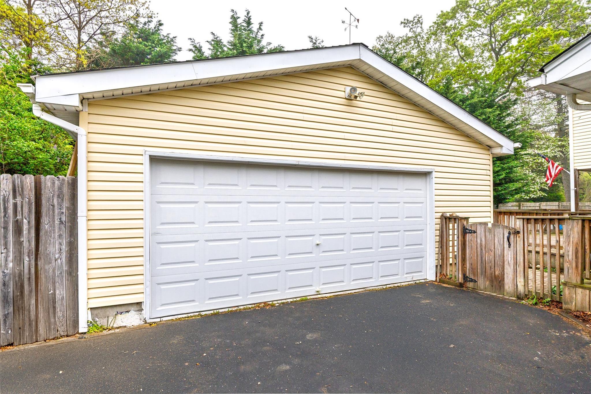 Single Family Shamrock  Suffolk County, NY 11778, MLS-825596-39