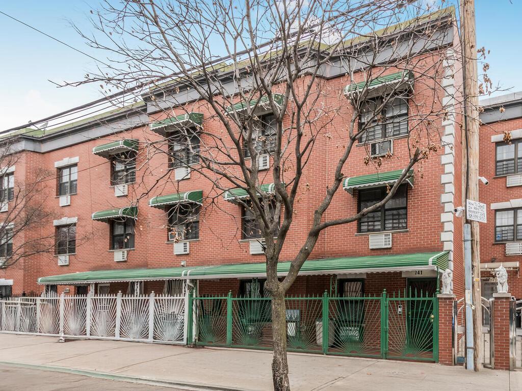 Single Family 181st  Bronx, NY 10457, MLS-825610-3