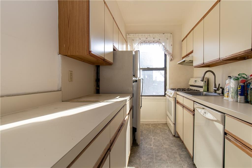 Coop Ovington  Brooklyn, NY 11209, MLS-825670-12