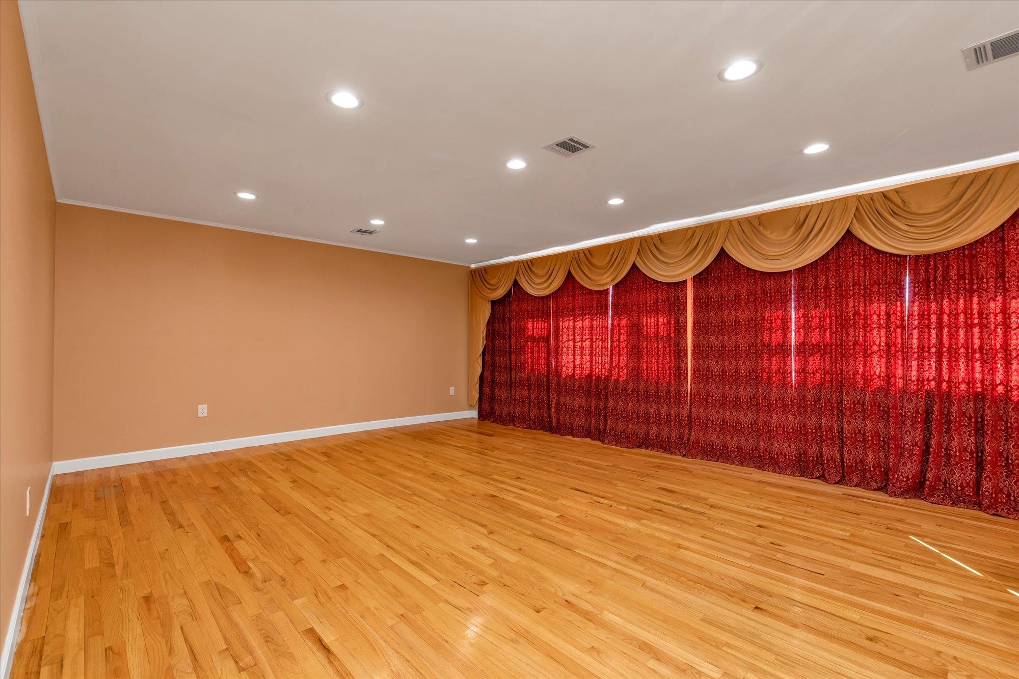 Single Family Lloyd  Nassau County, NY 11554, MLS-825750-11