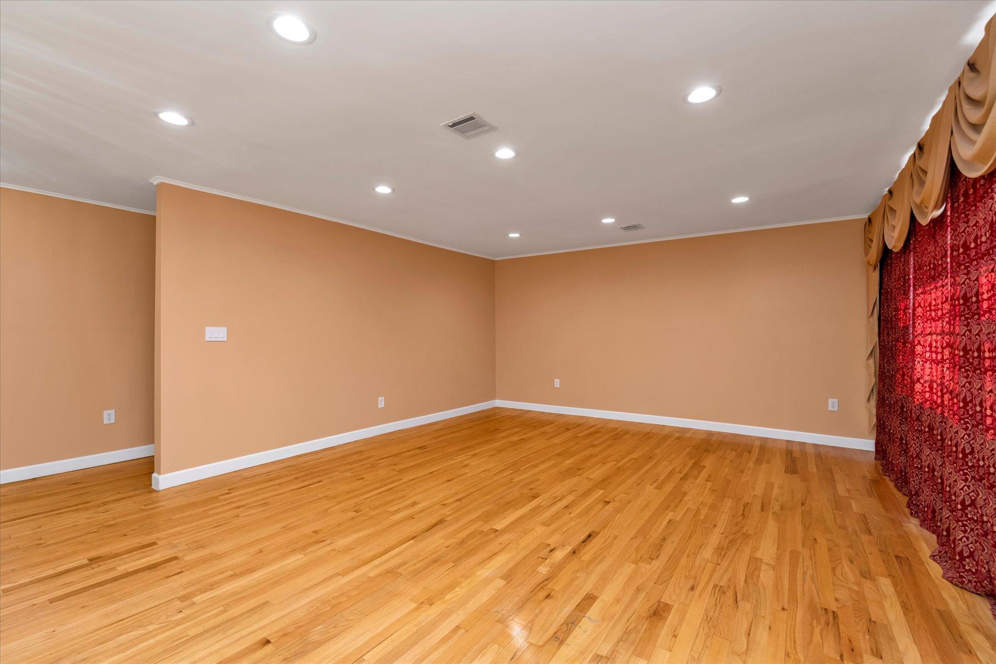 Single Family Lloyd  Nassau County, NY 11554, MLS-825750-12