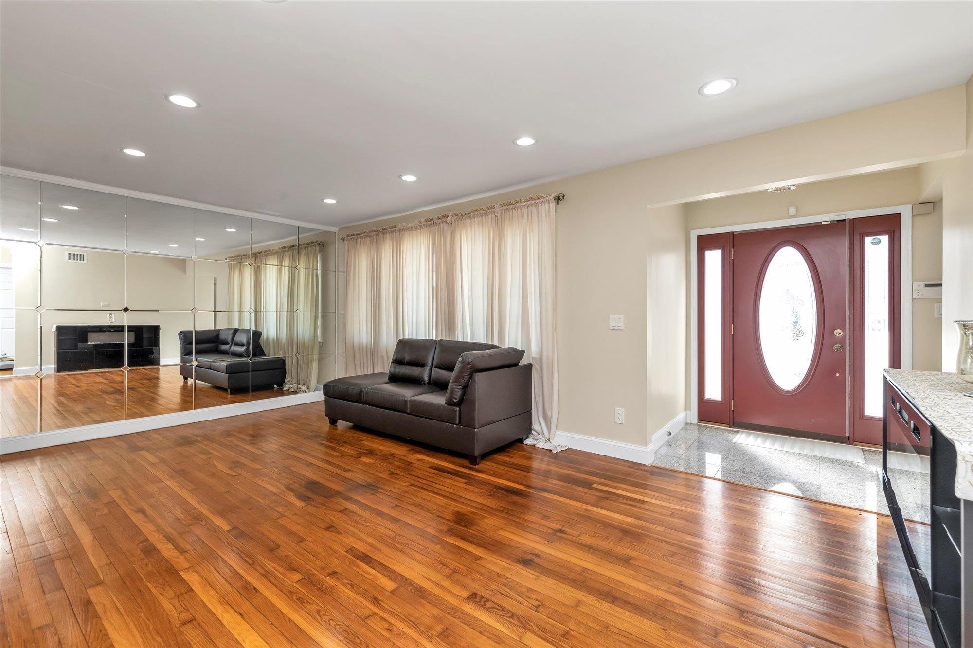 Single Family Lloyd  Nassau County, NY 11554, MLS-825750-2